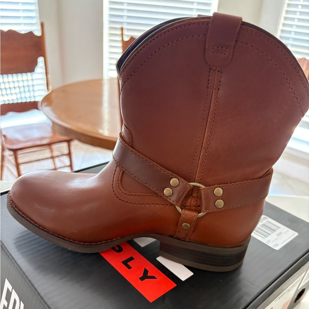 Frye woman’s Chestnut Leather Western Boots